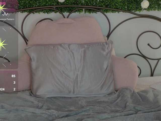 Siennaluxx's BongaCams show and profile