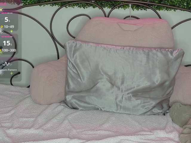 Siennaluxx's BongaCams show and profile