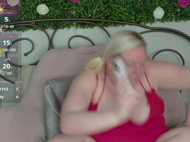 Siennaluxx's BongaCams show and profile