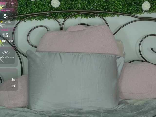 Siennaluxx's BongaCams show and profile