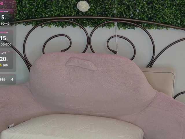 Siennaluxx's BongaCams show and profile