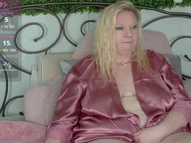 Siennaluxx Live Webcam on BongaCams