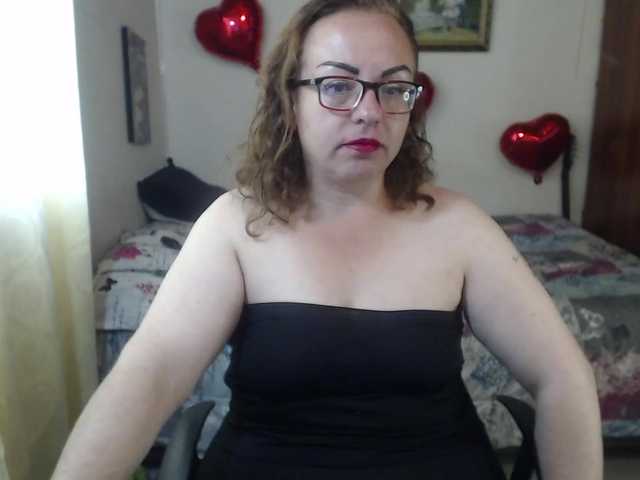 le modèle Tania-Goddess- est en webcam porno dans un show sur le site bongacams, il possède les tags suivants: Latino/Hispanic,Blonde,Trimmed