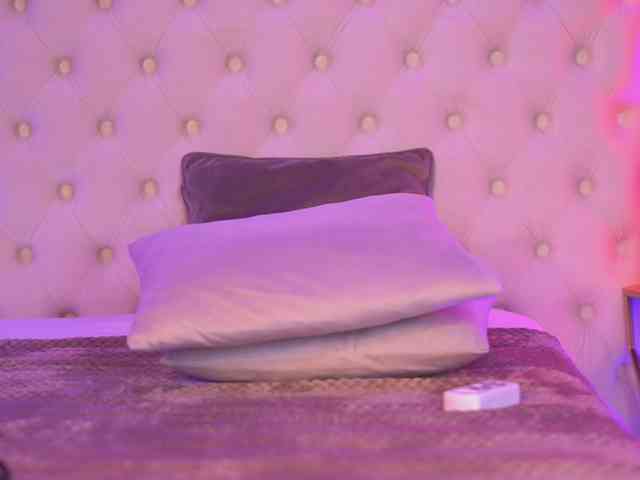 KendraMoon webcam