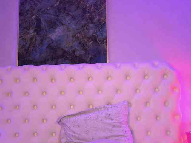 KendraMoon webcam