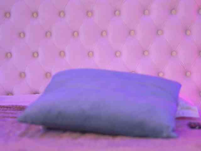 KendraMoon webcam