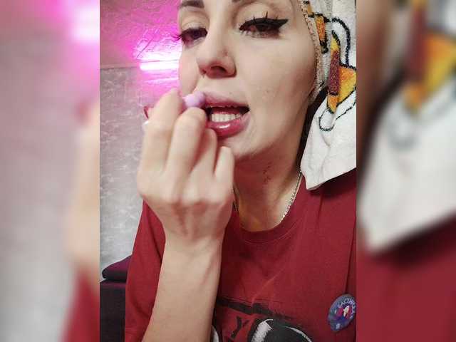 SexyKitty75-1's BongaCams show and profile