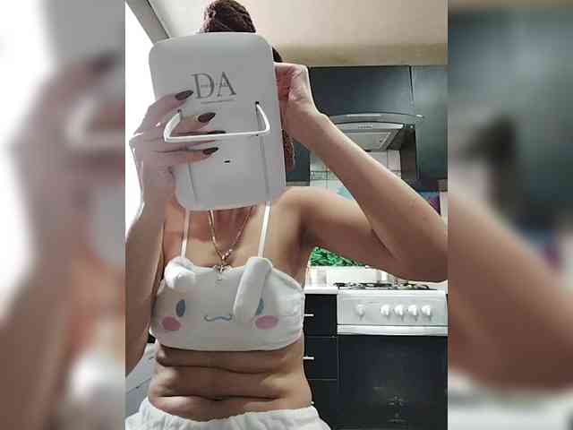 SexyKitty75-1 webcam