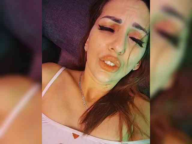 SexyKitty75-1 webcam