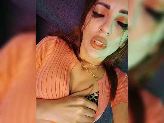 SexyKitty75-1 webcam