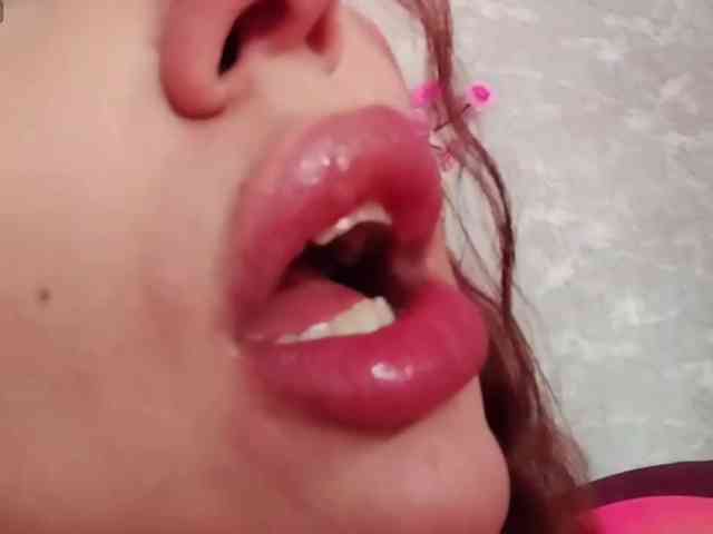 SexyKitty75-1 webcam