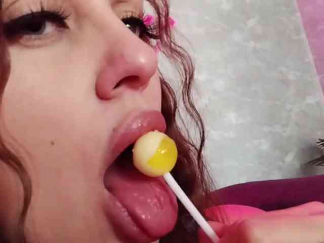 SexyKitty75-1 webcam