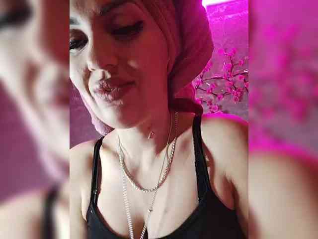 SexyKitty75-1 webcam