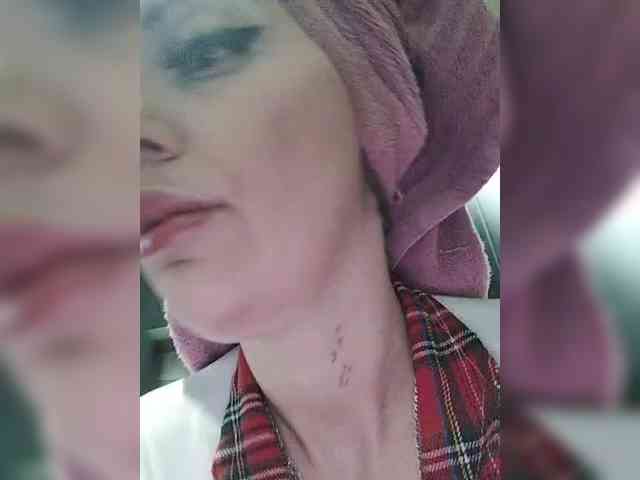 SexyKitty75-1 webcam