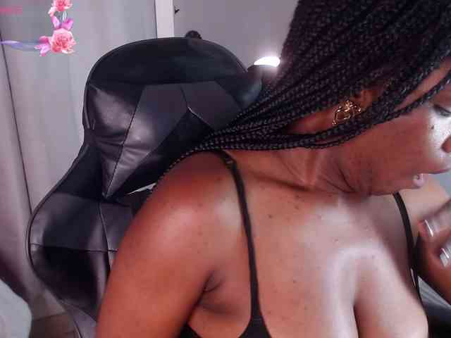 CharlotteJonnes webcam