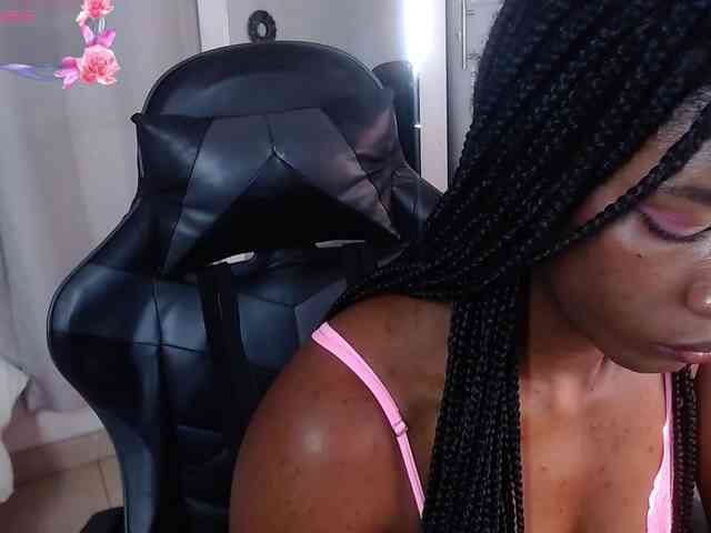 live strip chat CharlotteJonnes