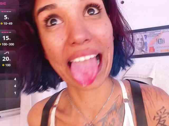 marley-luna Live Webcam on {site_name}