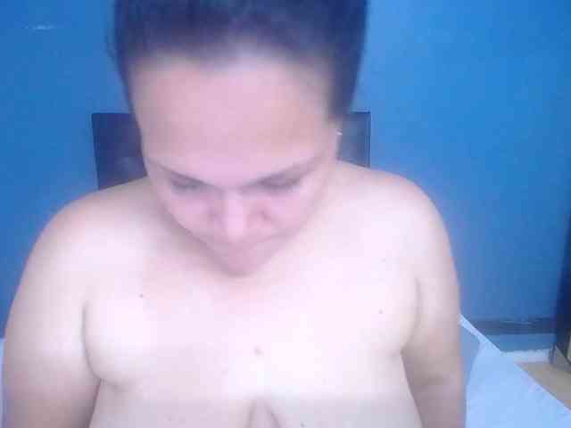 bigtits-mommy webcam
