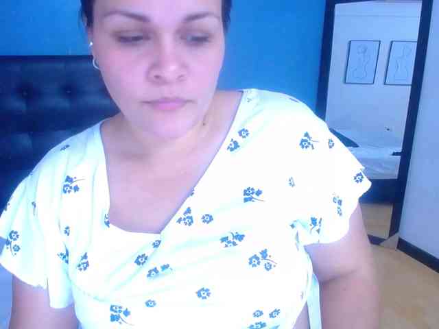 bigtits-mommy webcam