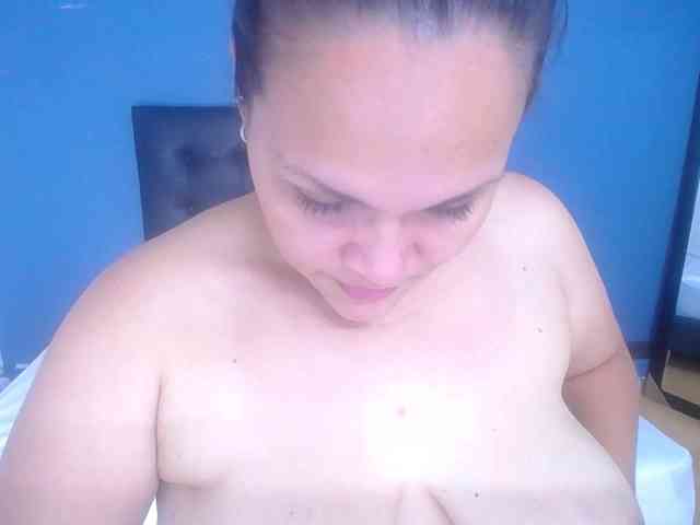 bigtits-mommy webcam