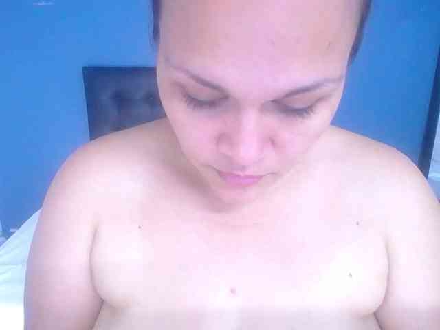 bigtits-mommy webcam