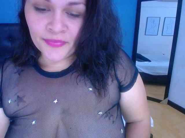 bigtits-mommy webcam