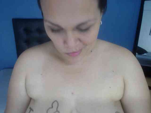 bigtits-mommy webcam