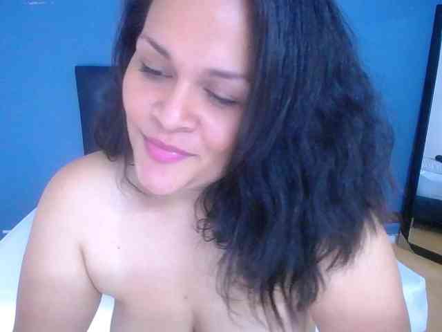 bigtits-mommy webcam