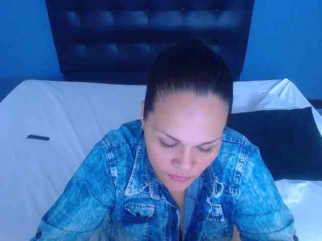 bigtits-mommy webcam