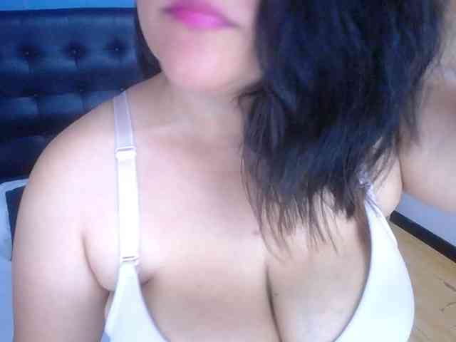 bigtits-mommy webcam