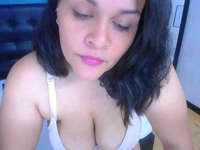 bigtits-mommy webcam