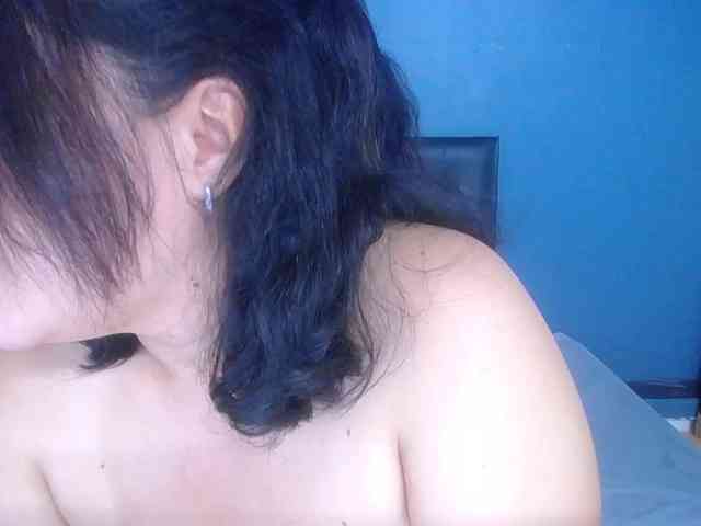bigtits-mommy webcam