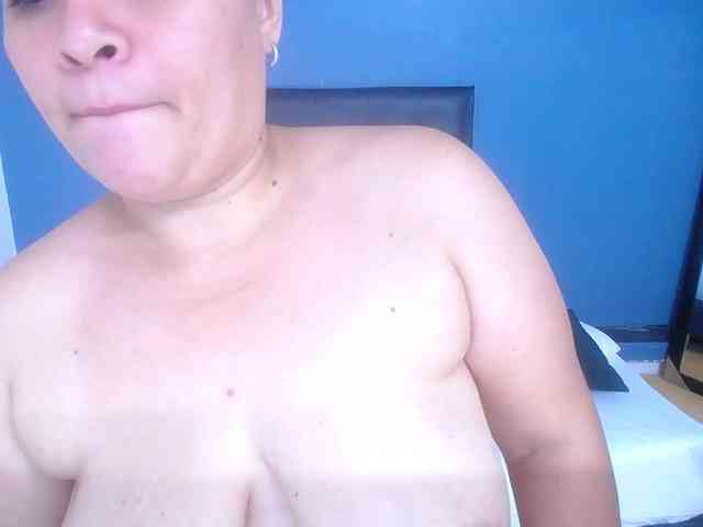 bigtits-mommy webcam