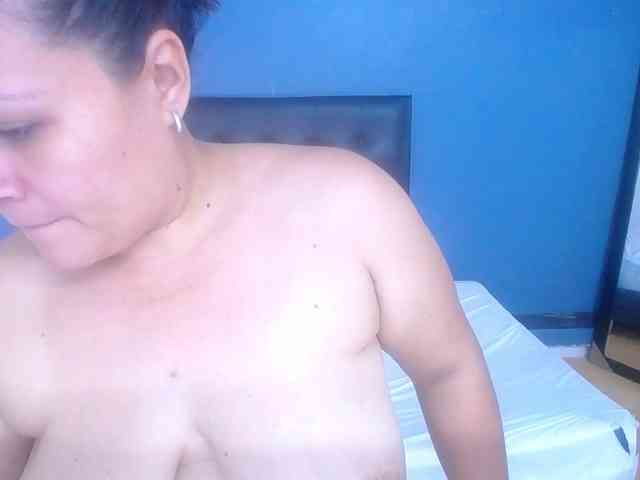 bigtits-mommy webcam