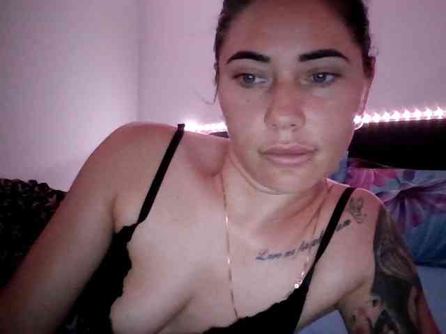 Amira999 webcam