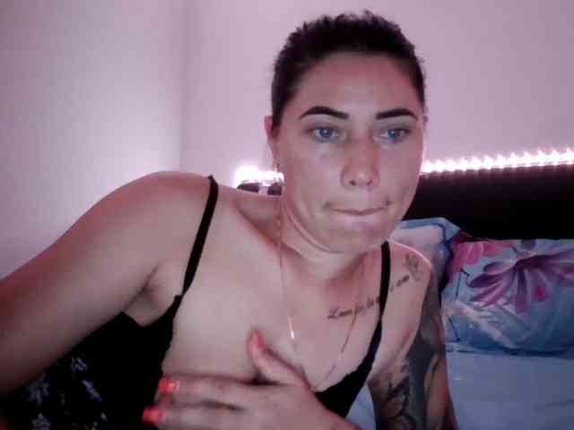 Amira999 webcam