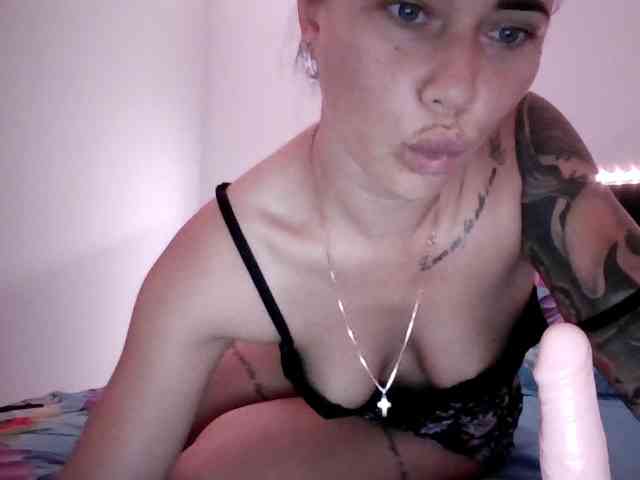 Amira999 webcam