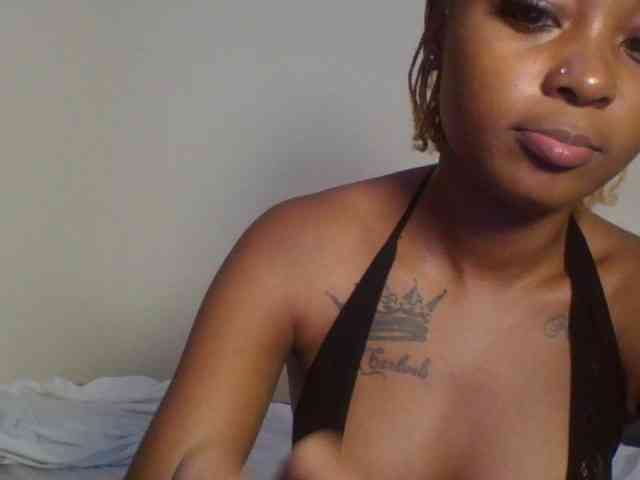 Petite-queen001 webcam