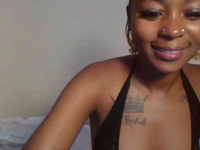 Petite-queen001 webcam