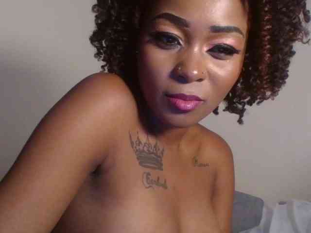 Petite-queen001 webcam