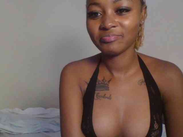 Petite-queen001 webcam