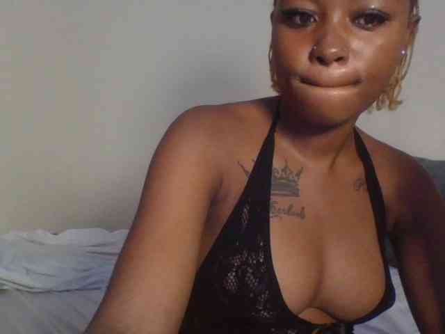Petite-queen001 webcam