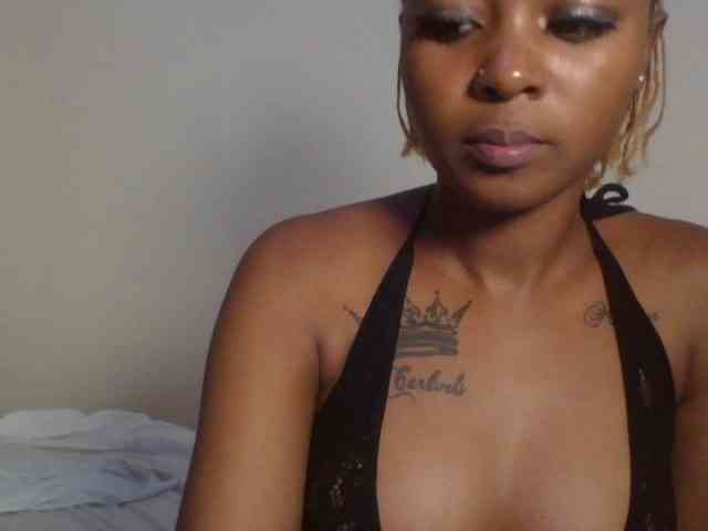 Petite-queen001 webcam