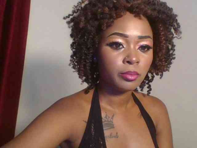Petite-queen001 webcam
