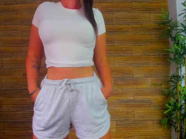 Mia-Peachy webcam