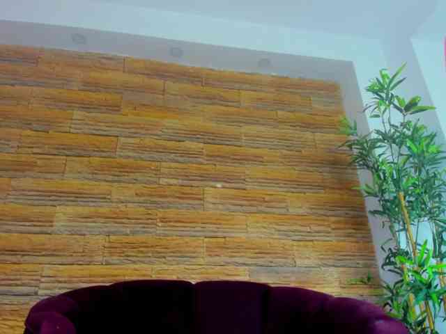 Mia-Peachy webcam