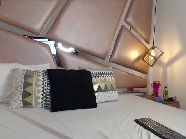 LUNASWEET-VC's BongaCams show and profile