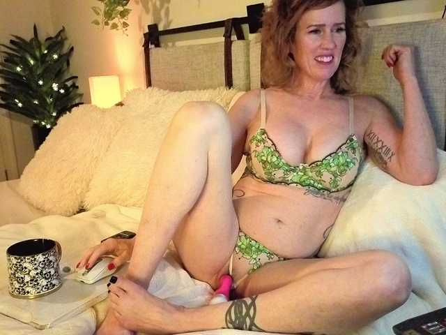 KellyJoRae's BongaCams show and profile