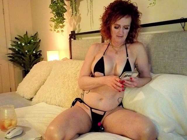 KellyJoRae's BongaCams show and profile