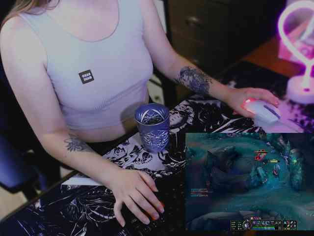 AngelRoxy21 webcam
